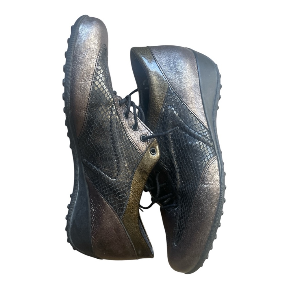Mephisto Snakeskin shoes